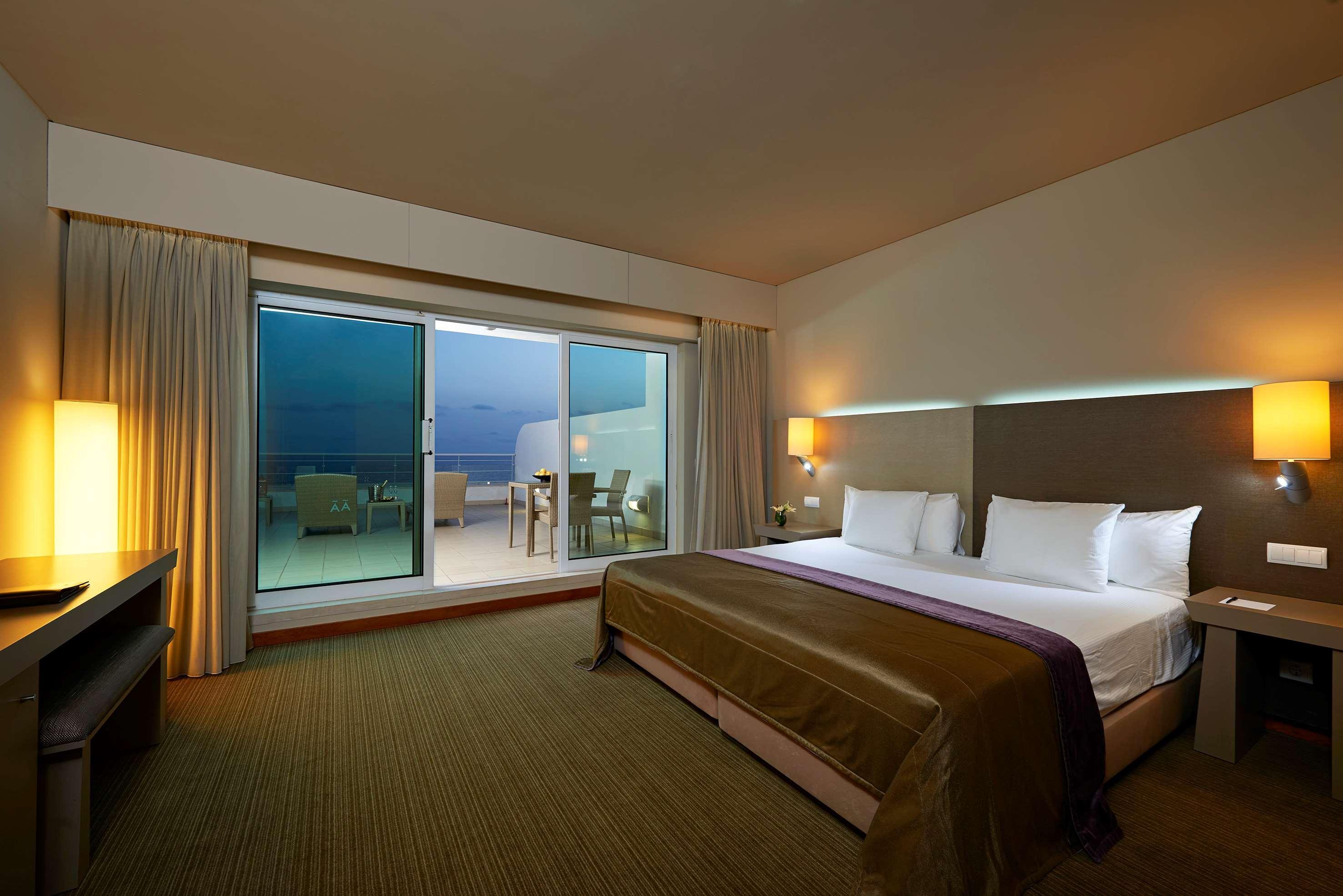 Hotel Melia Madeira Mare Funchal  Esterno foto A room at the hotel