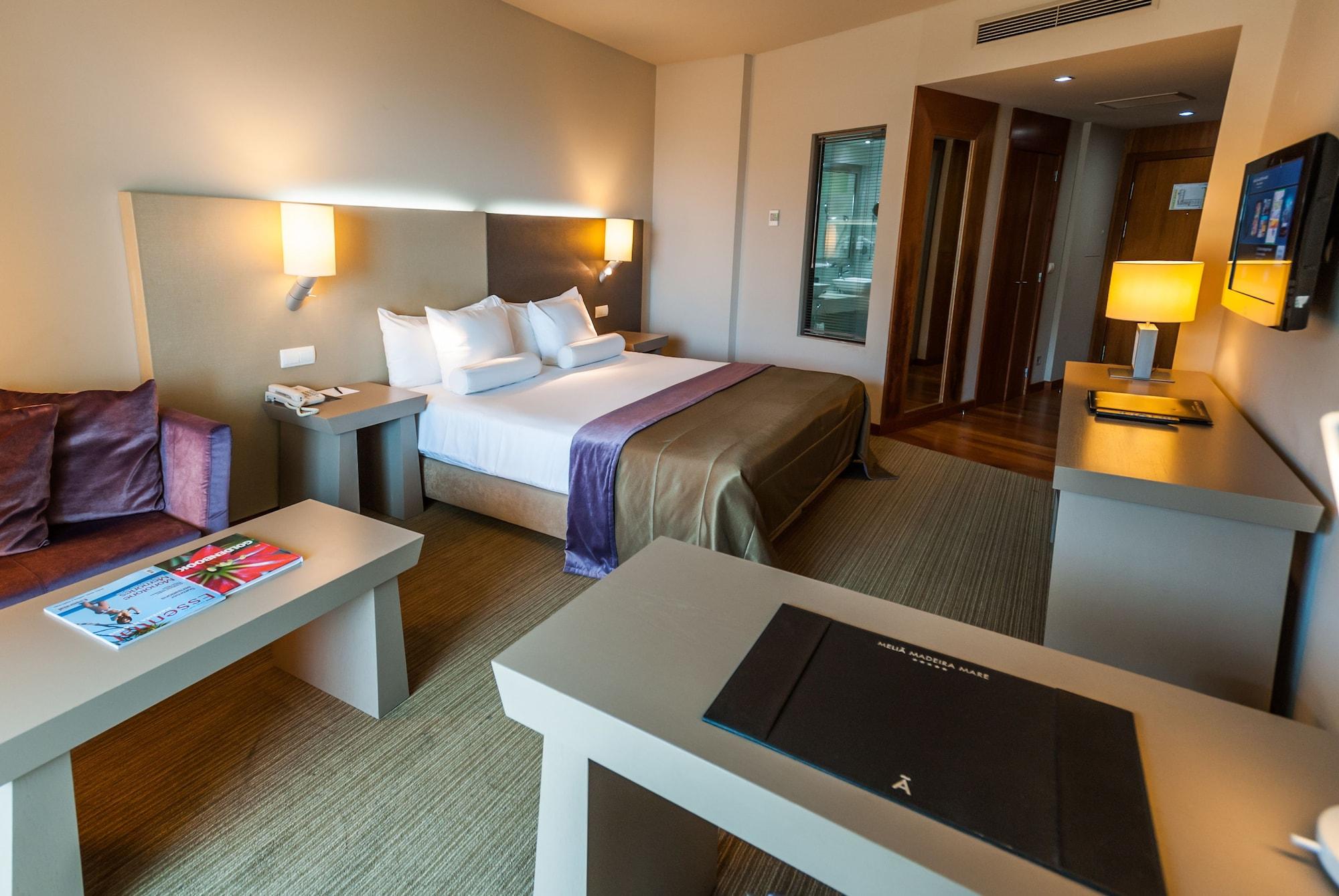 Hotel Melia Madeira Mare Funchal  Esterno foto A room at the hotel