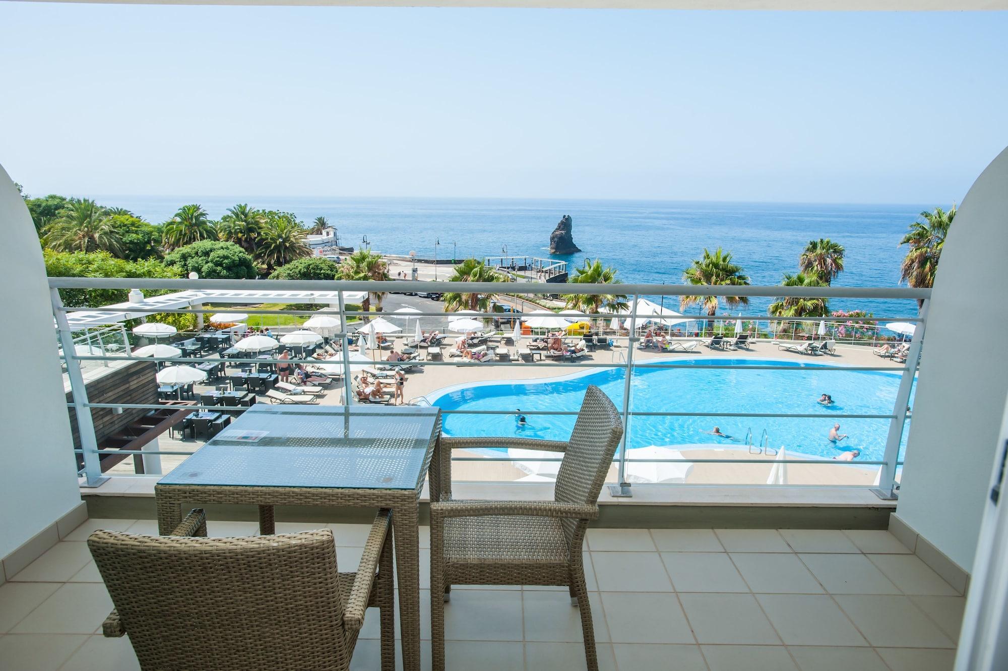 Hotel Melia Madeira Mare Funchal  Esterno foto Balcony of a hotel room