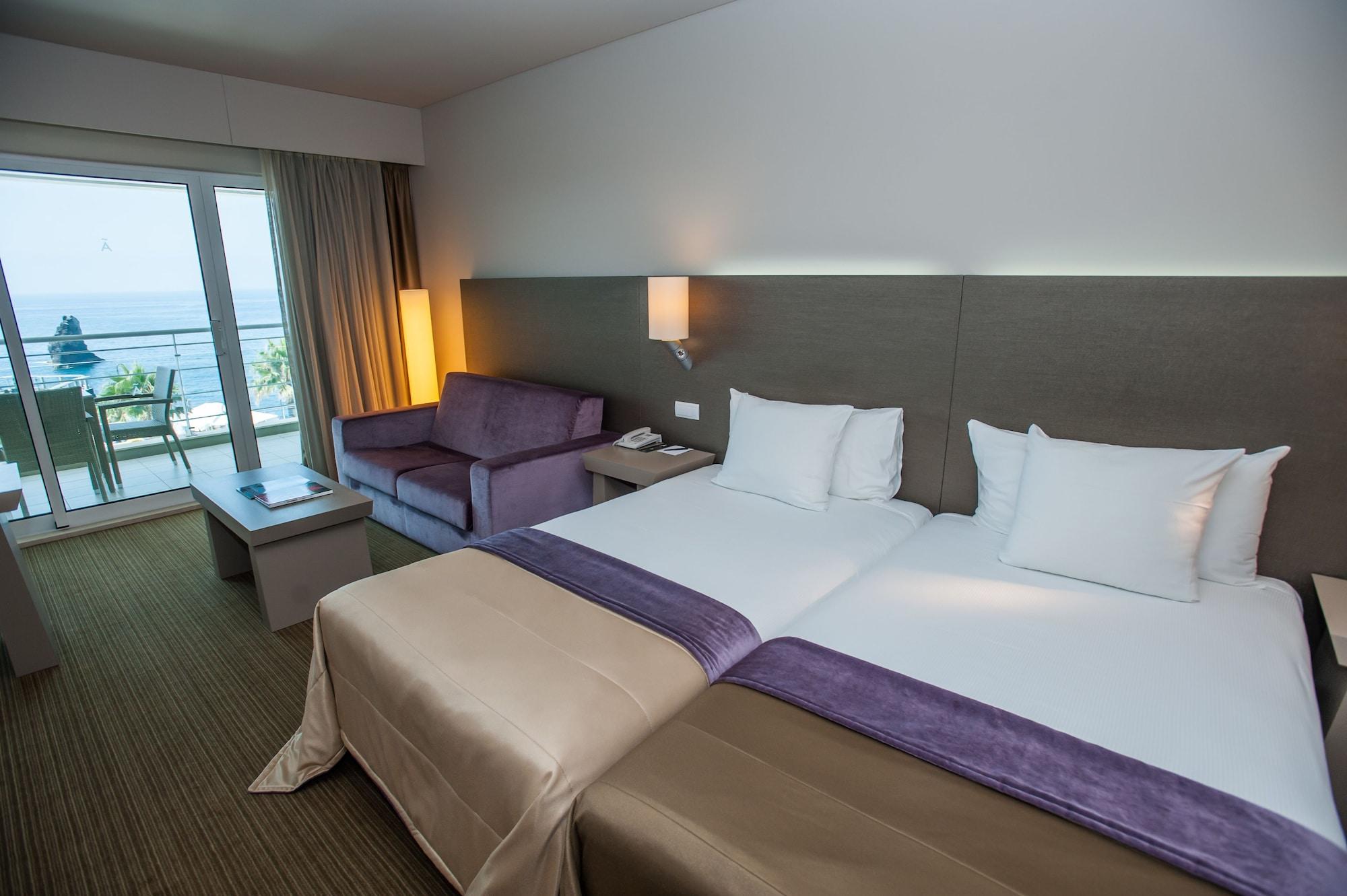 Hotel Melia Madeira Mare Funchal  Esterno foto A room at the hotel