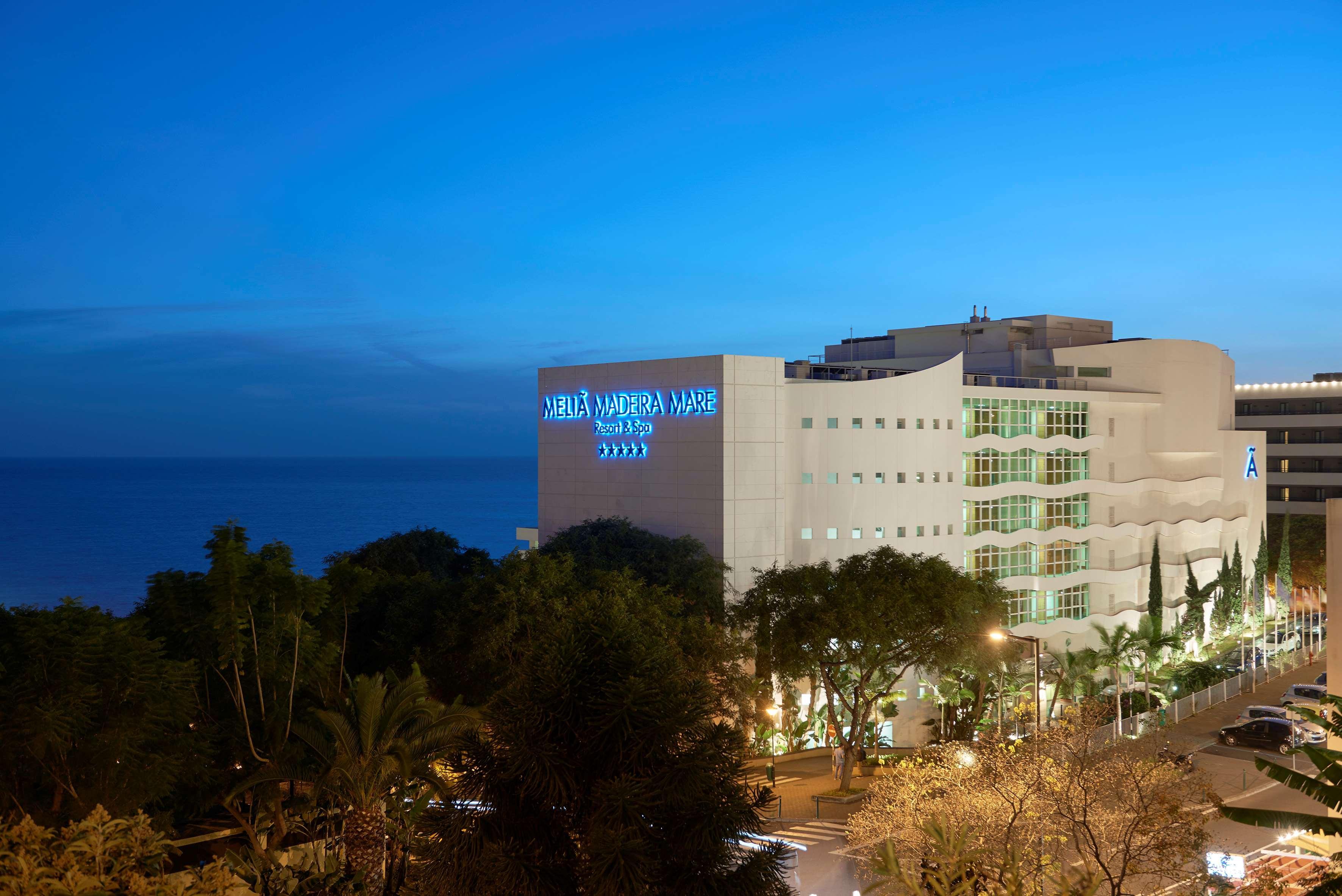 Hotel Melia Madeira Mare Funchal  Esterno foto The hotel at night