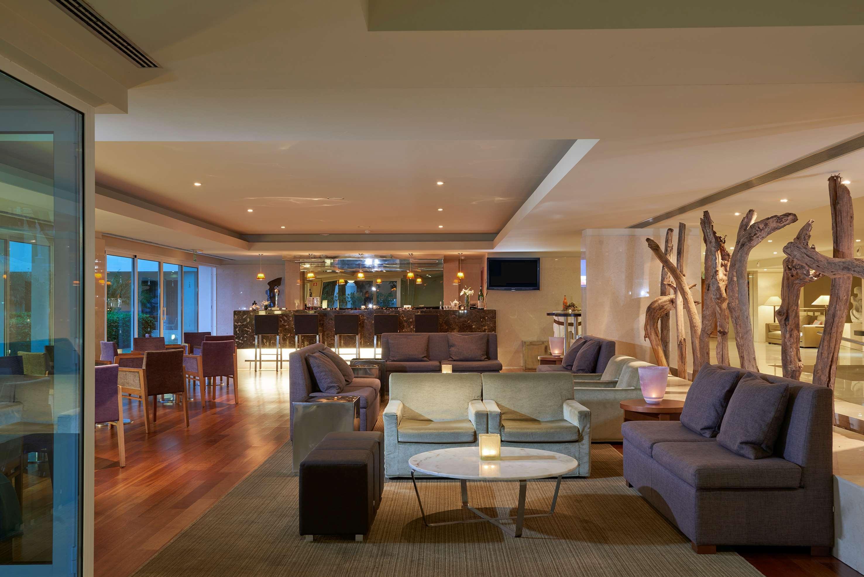 Hotel Melia Madeira Mare Funchal  Esterno foto The lounge at the airport