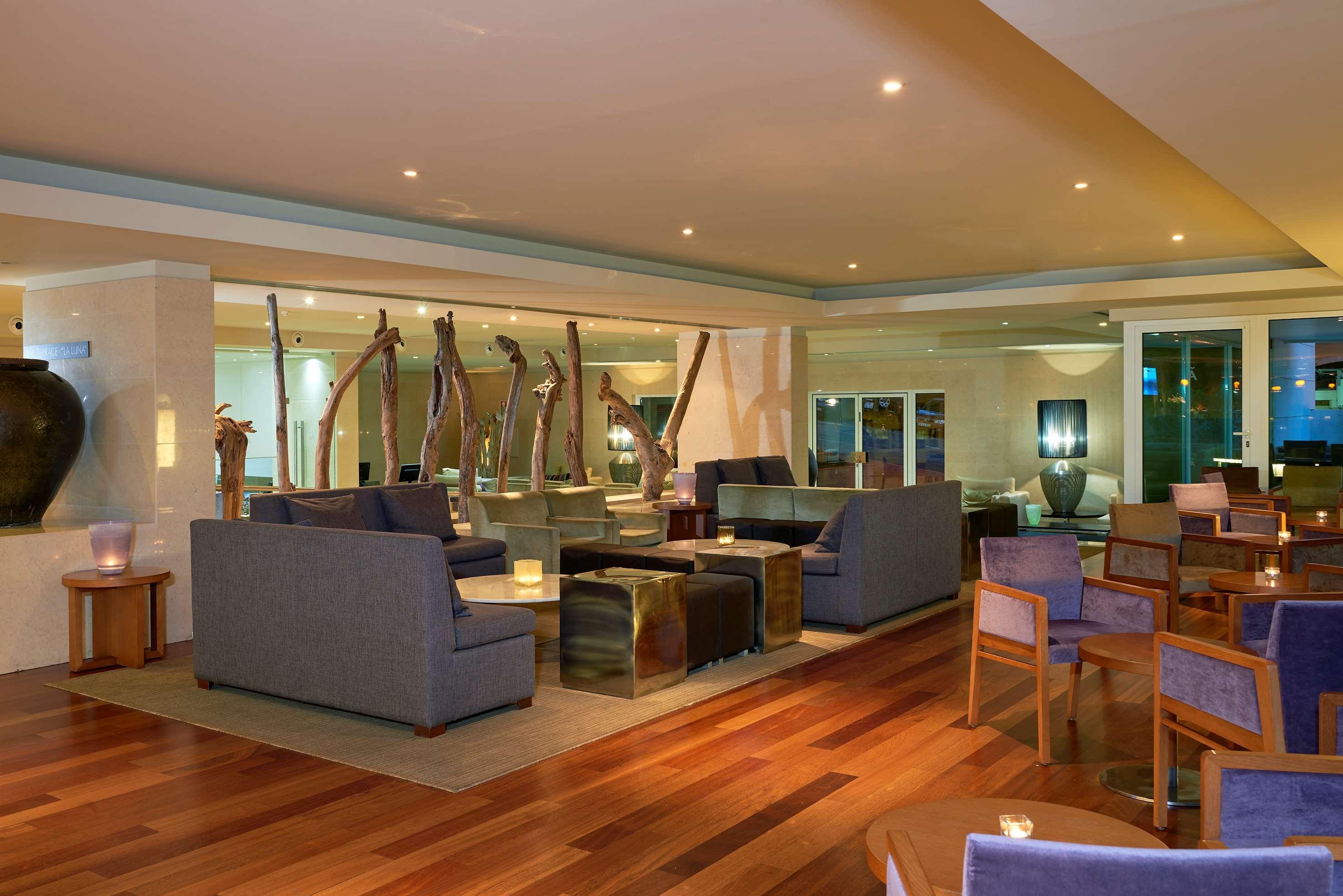 Hotel Melia Madeira Mare Funchal  Esterno foto The lounge at the airport