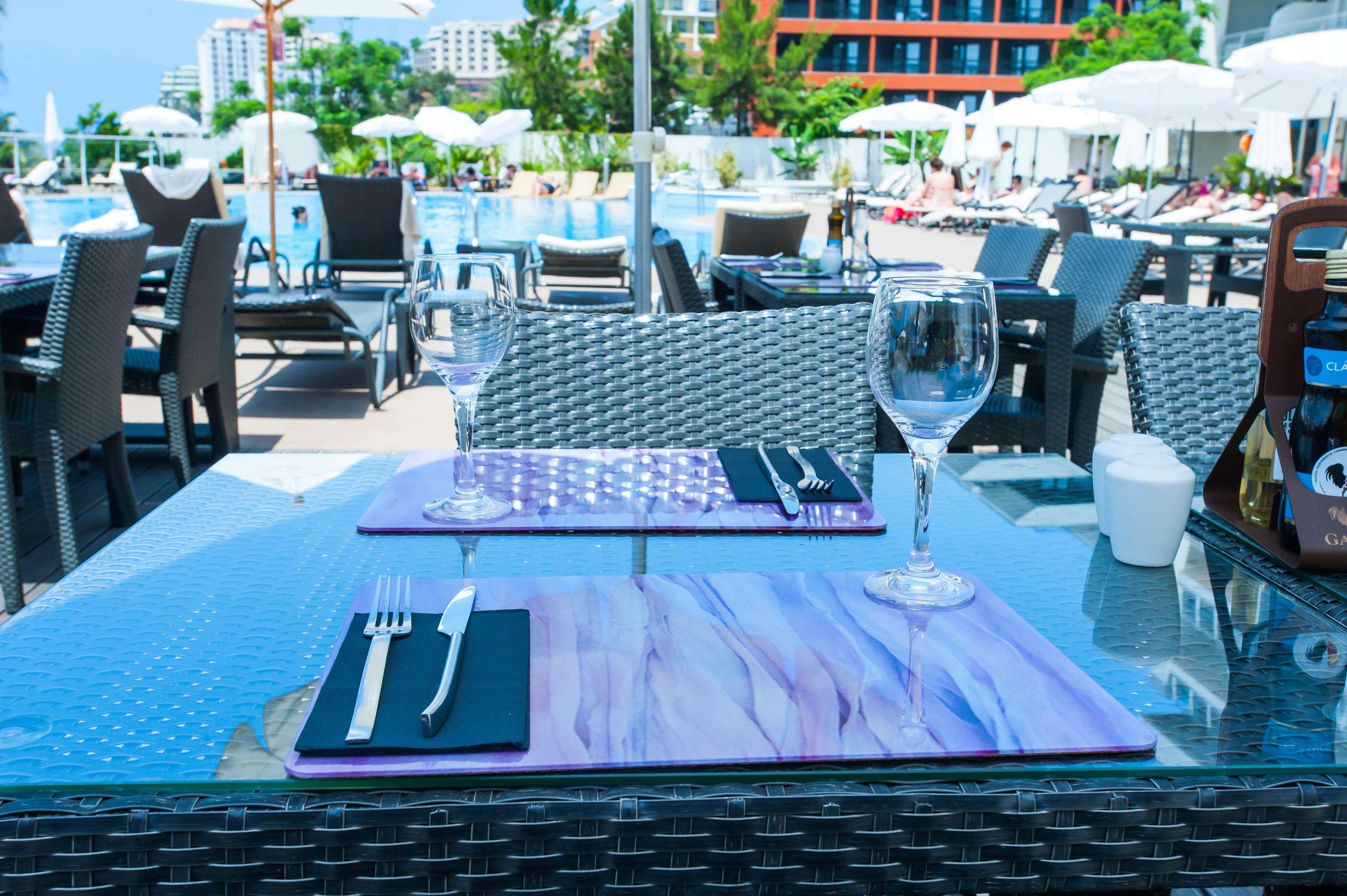 Hotel Melia Madeira Mare Funchal  Esterno foto A table set for a meal